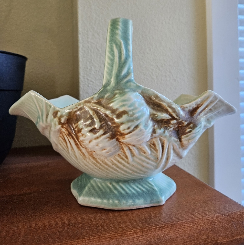Vintage / McCoy pottery pinecone design/ basket/ from 1950s .